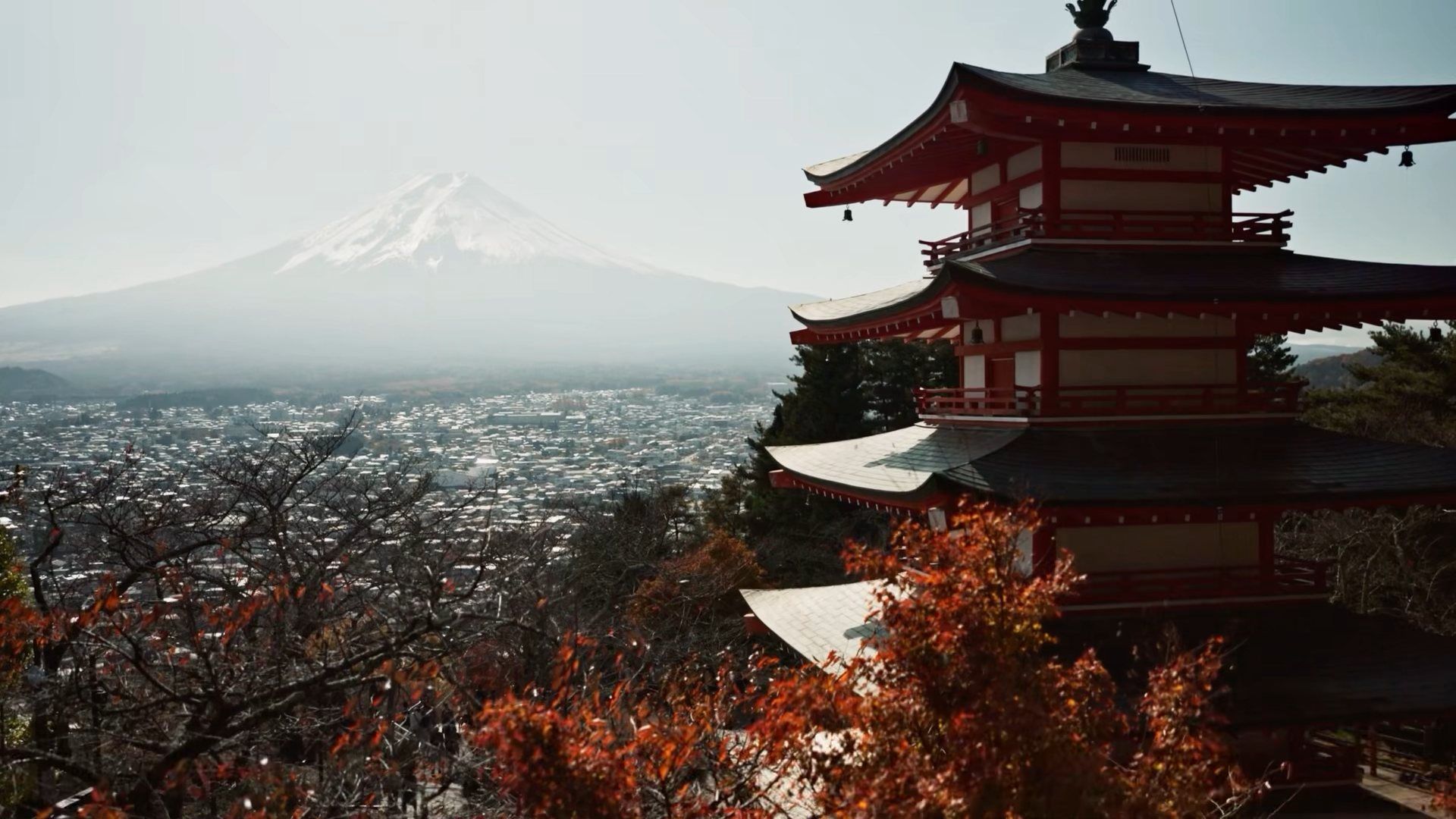 La pagoda Chūreitō con el monte Fuji al fondo